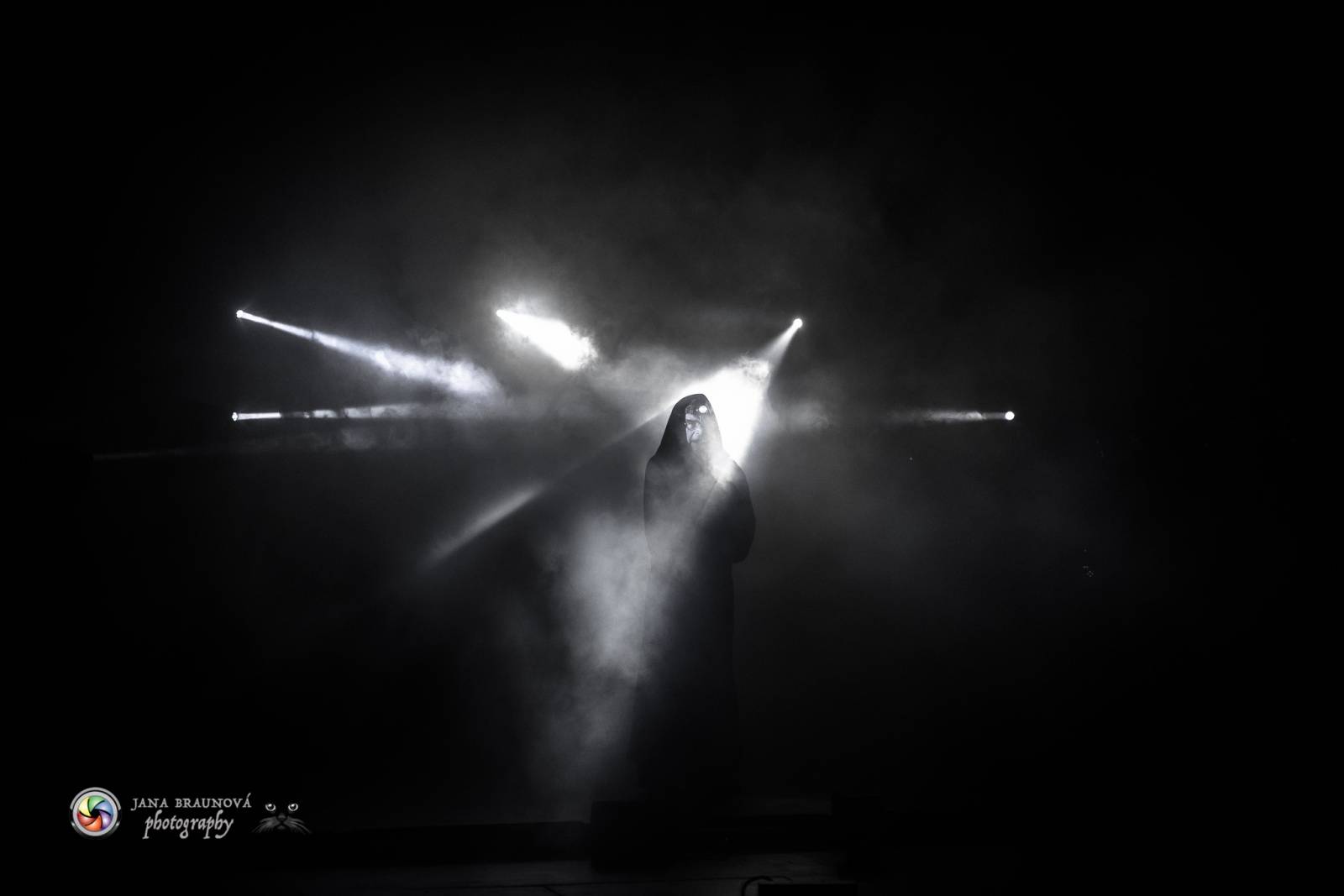 Gregorian ohromili svými chorály a světelnou show Prahu