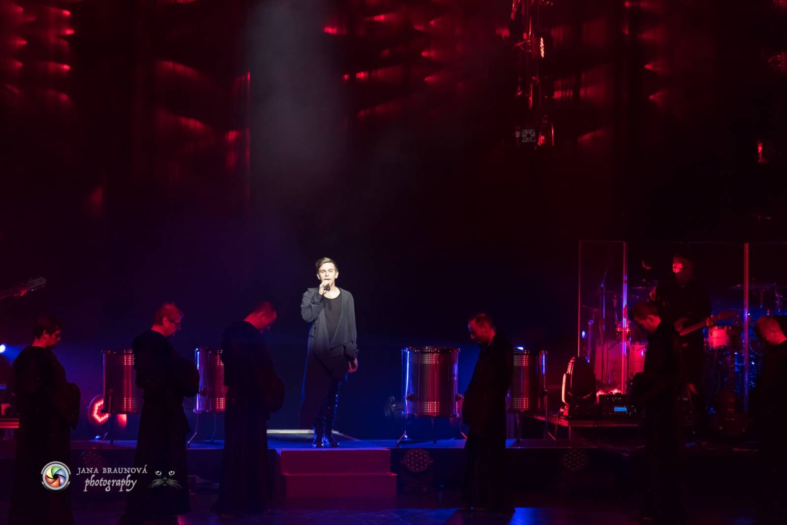 Gregorian ohromili svými chorály a světelnou show Prahu