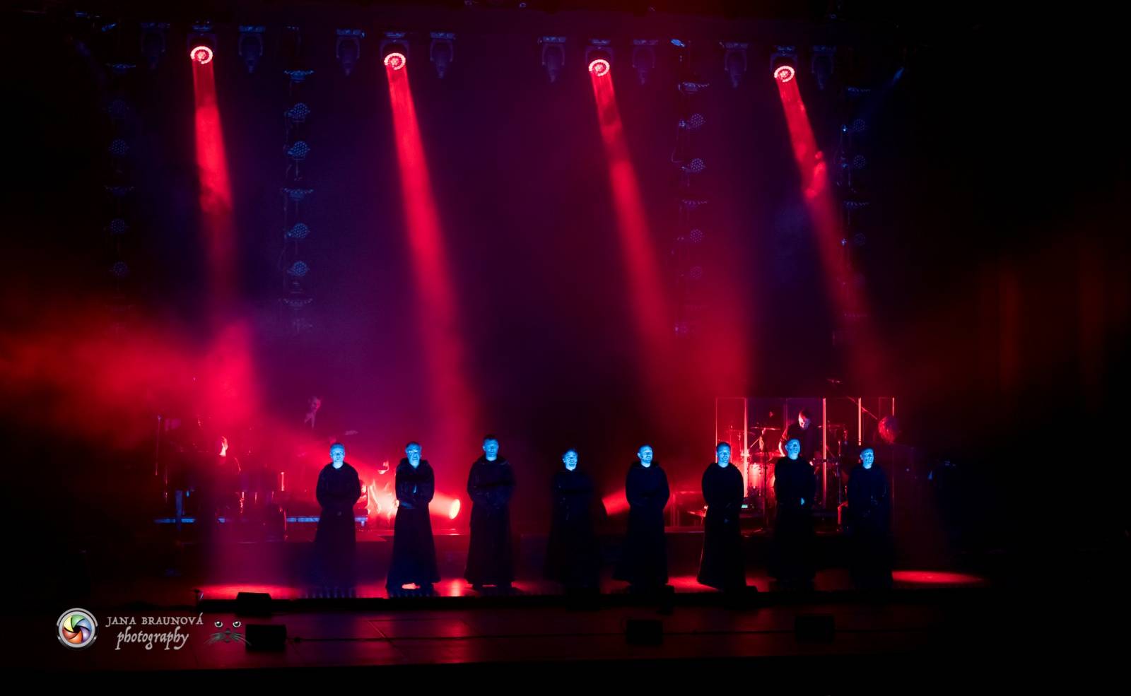 Gregorian ohromili svými chorály a světelnou show Prahu