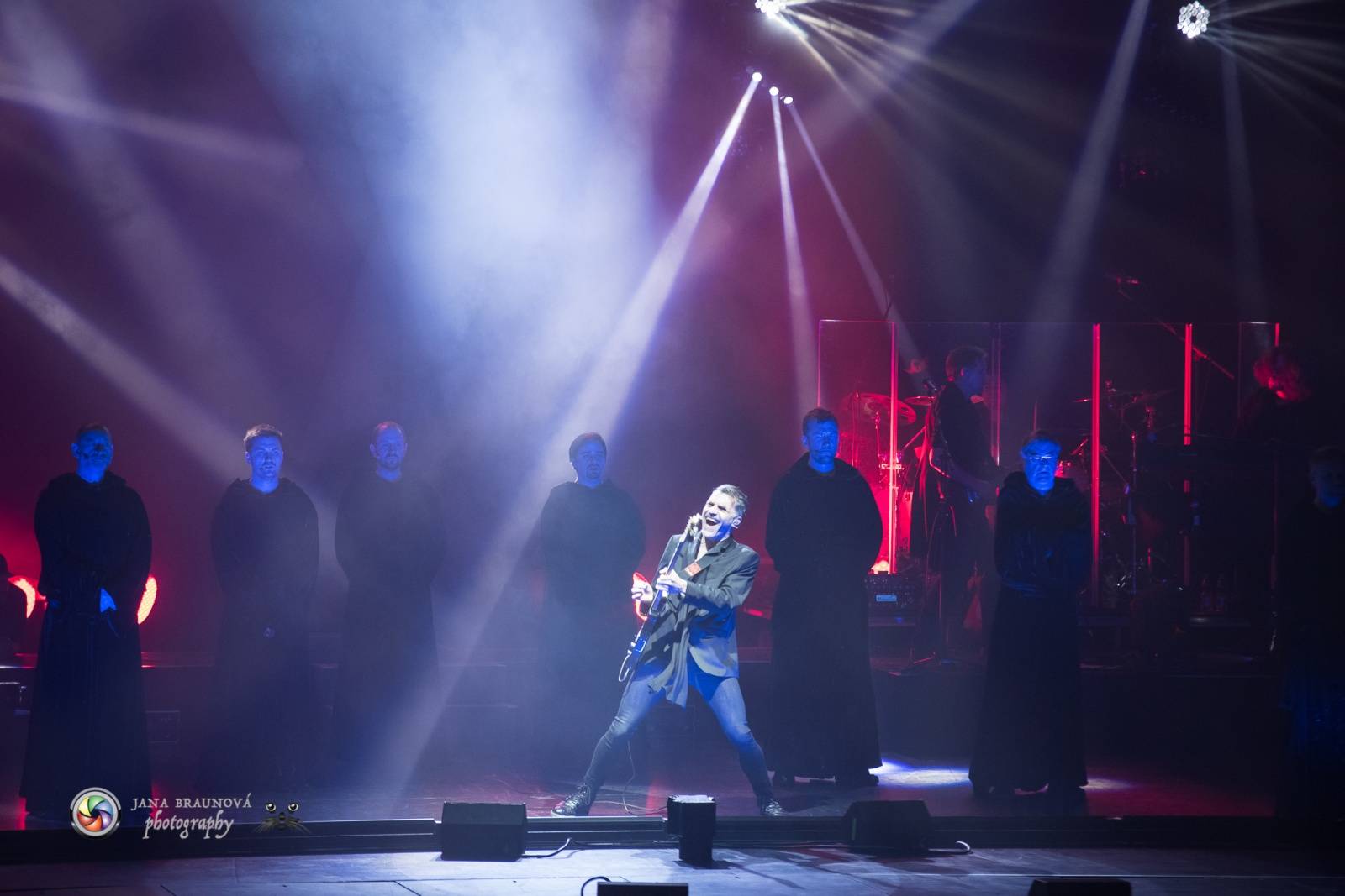 Gregorian ohromili svými chorály a světelnou show Prahu