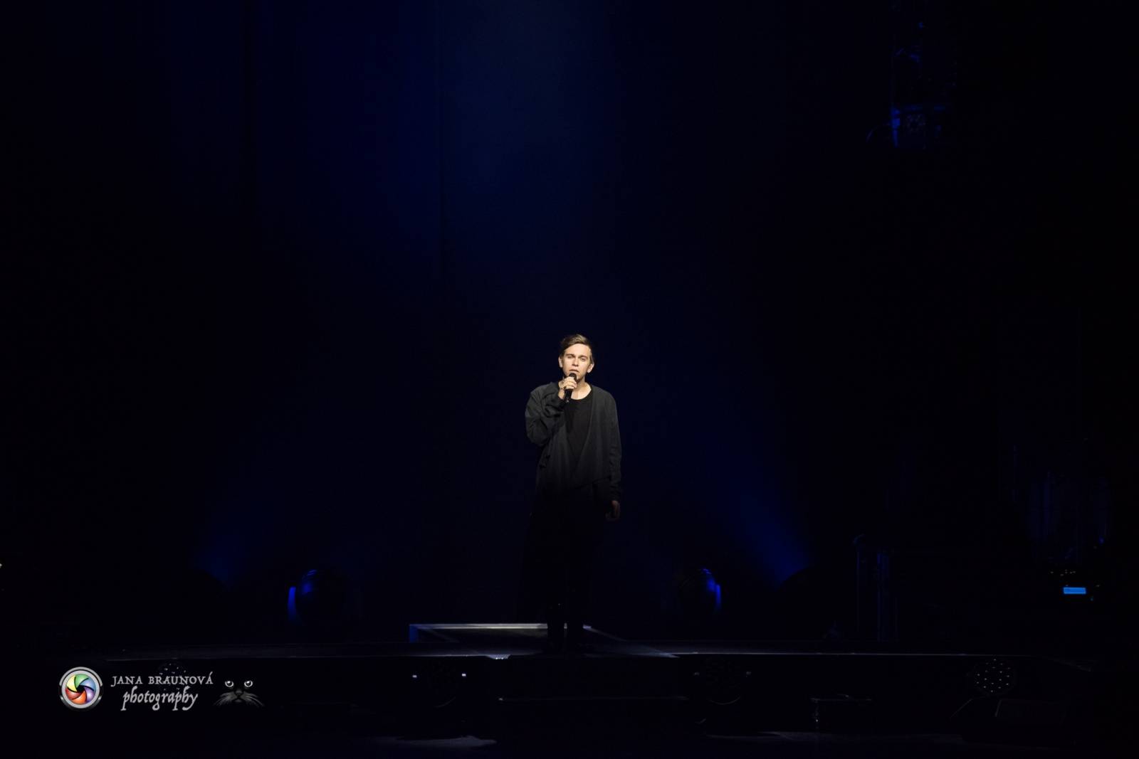 Gregorian ohromili svými chorály a světelnou show Prahu