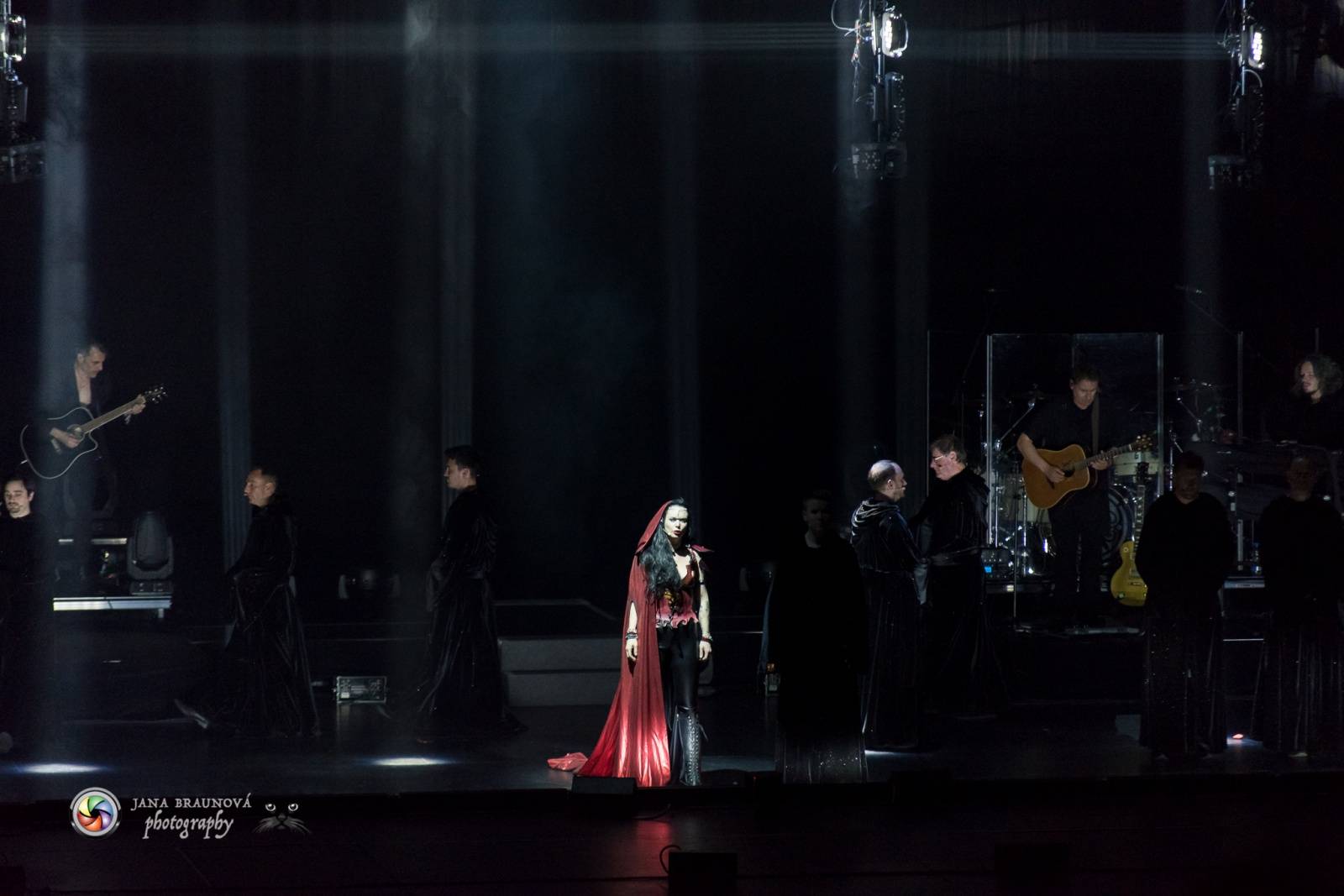 Gregorian ohromili svými chorály a světelnou show Prahu