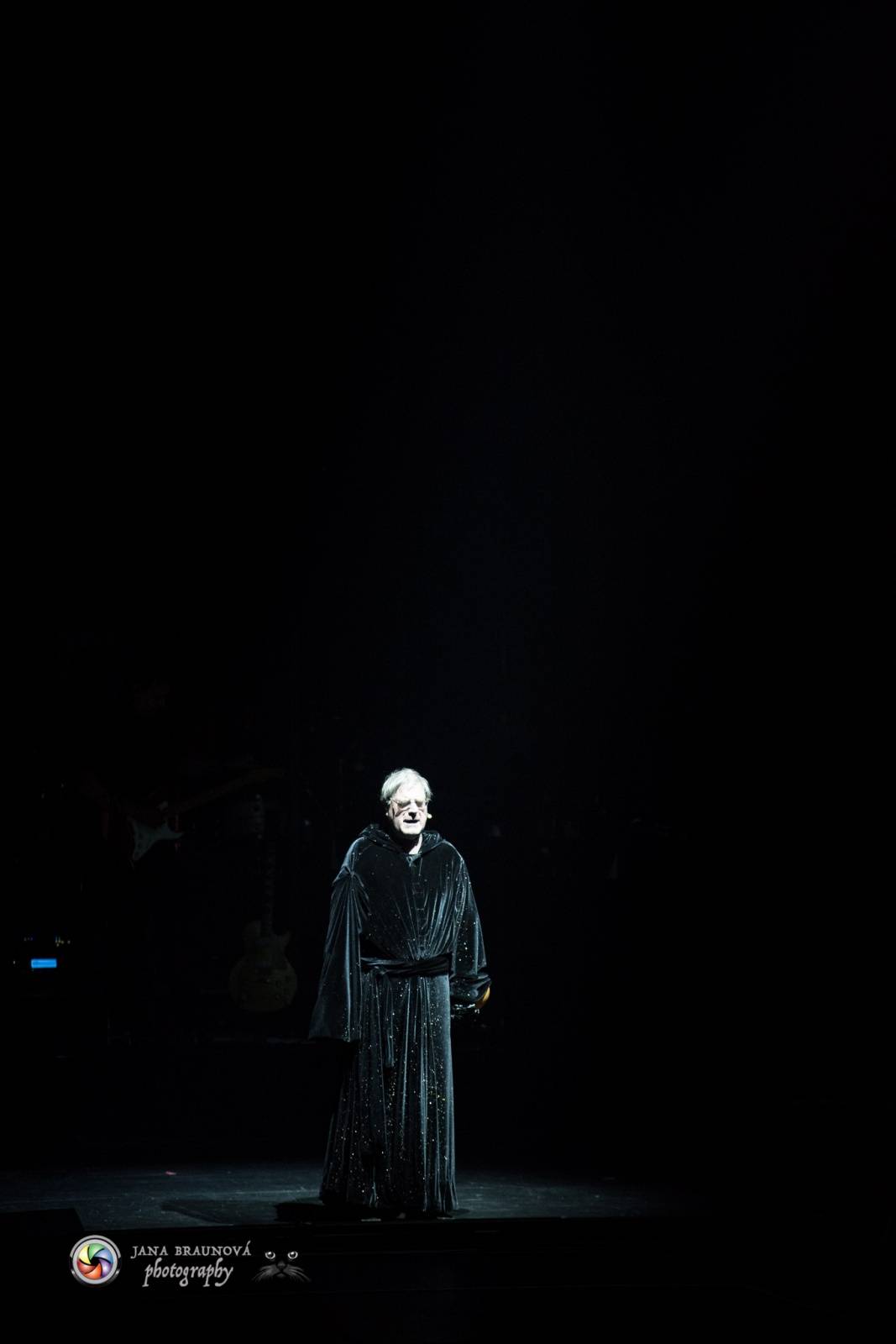 Gregorian ohromili svými chorály a světelnou show Prahu