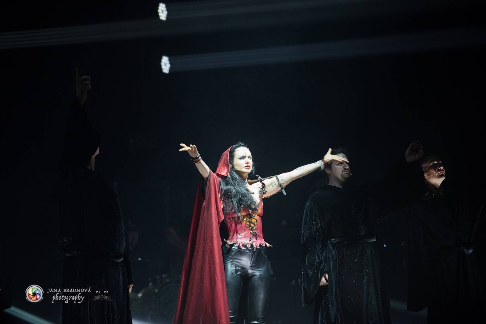 Gregorian ohromili svými chorály a světelnou show Prahu