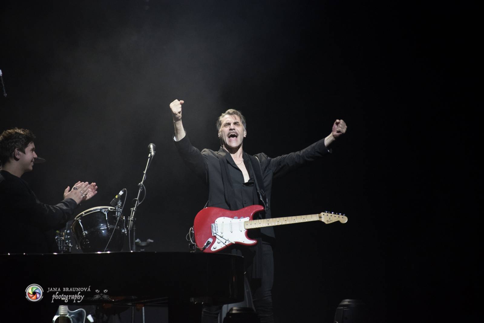 Gregorian ohromili svými chorály a světelnou show Prahu