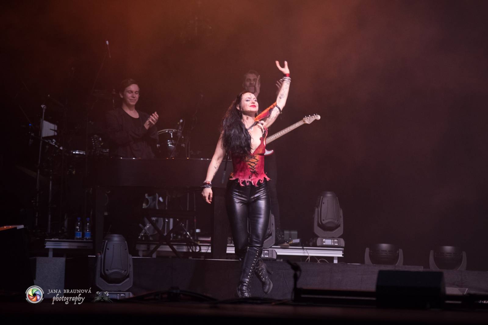 Gregorian ohromili svými chorály a světelnou show Prahu