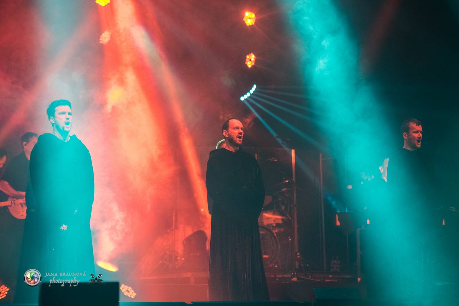Gregorian ohromili svými chorály a světelnou show Prahu