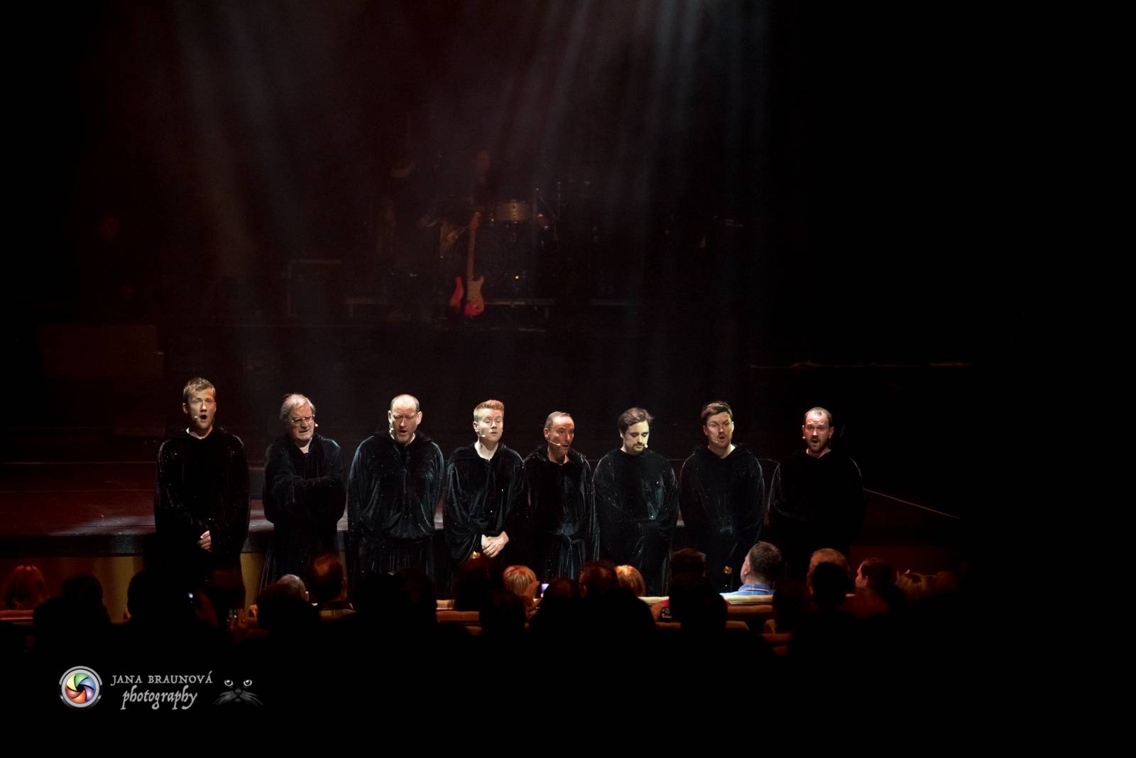 Gregorian ohromili svými chorály a světelnou show Prahu