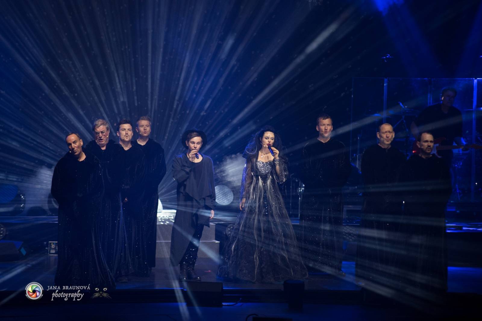 Gregorian ohromili svými chorály a světelnou show Prahu