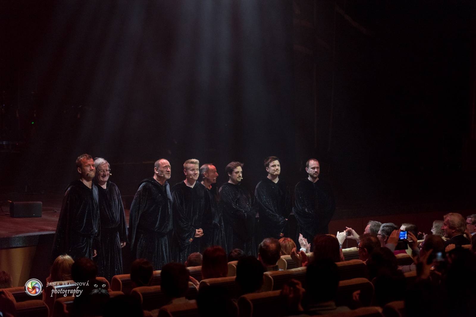 Gregorian ohromili svými chorály a světelnou show Prahu