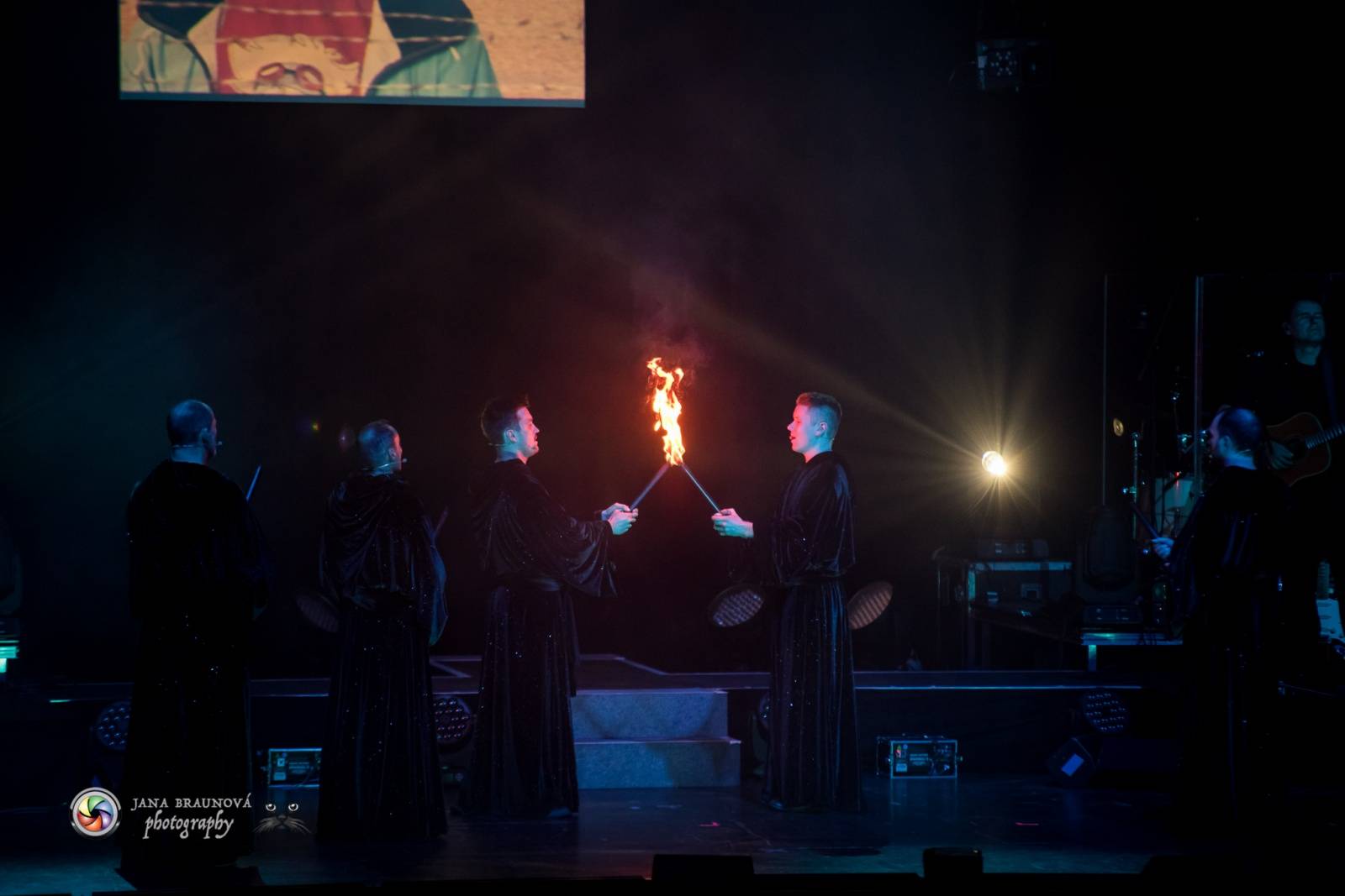 Gregorian ohromili svými chorály a světelnou show Prahu