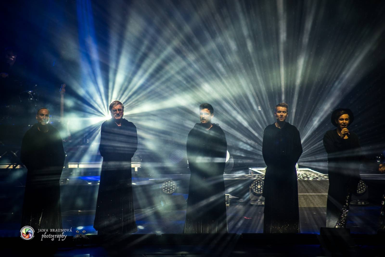 Gregorian ohromili svými chorály a světelnou show Prahu