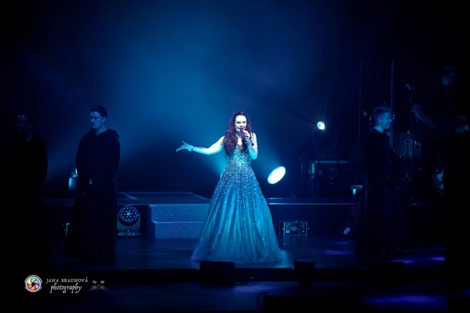 Gregorian ohromili svými chorály a světelnou show Prahu