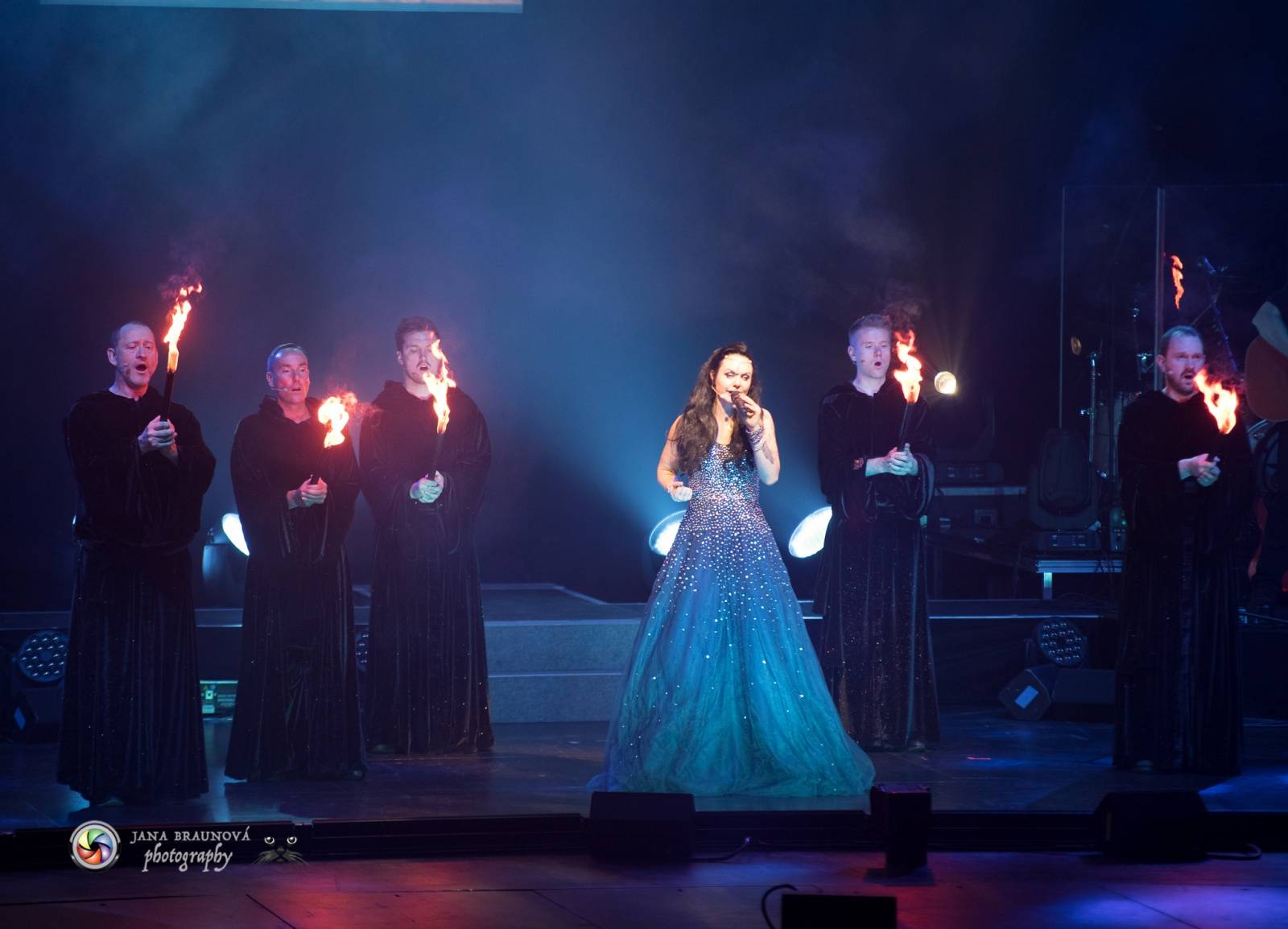 Gregorian ohromili svými chorály a světelnou show Prahu