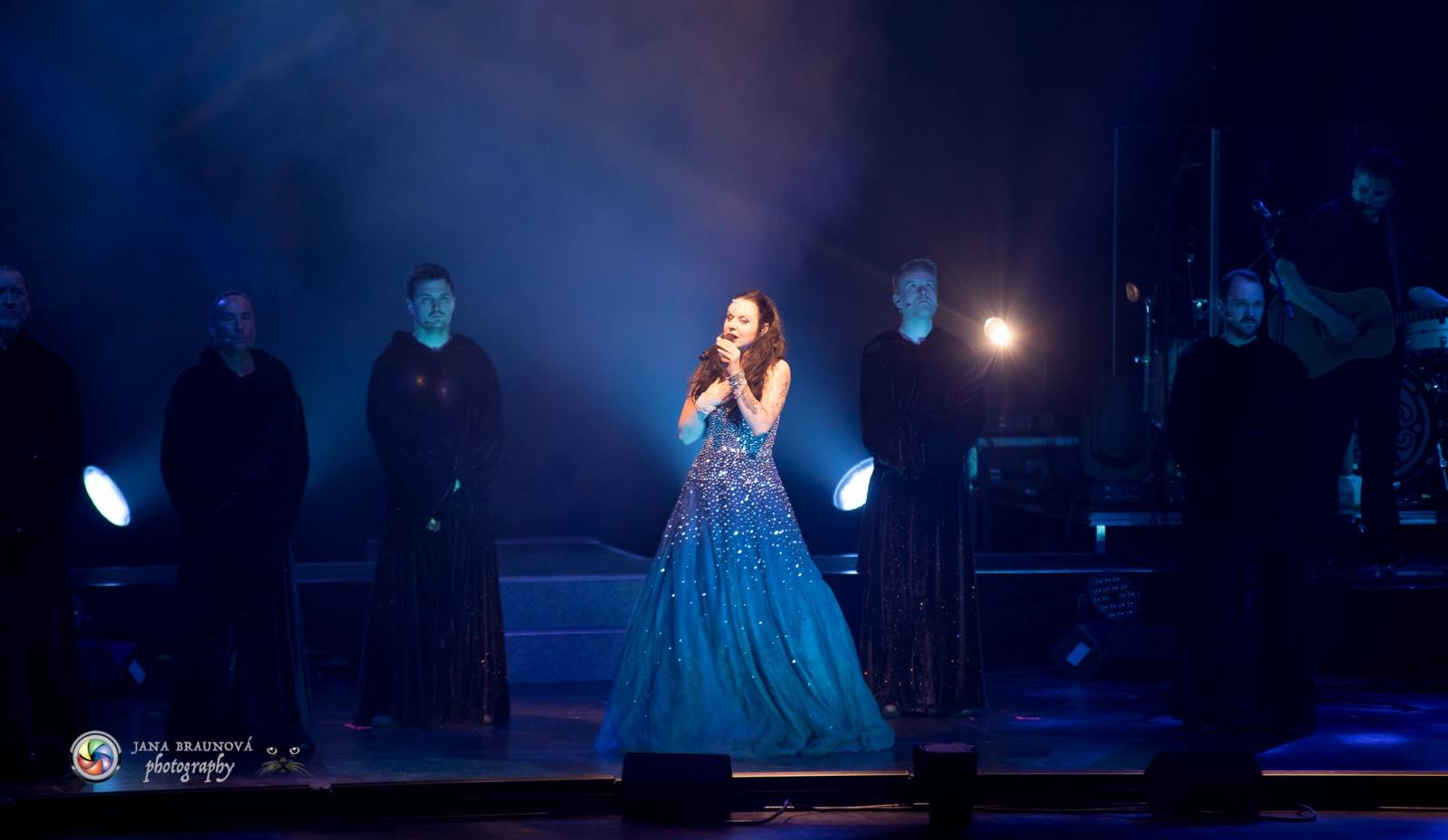 Gregorian ohromili svými chorály a světelnou show Prahu