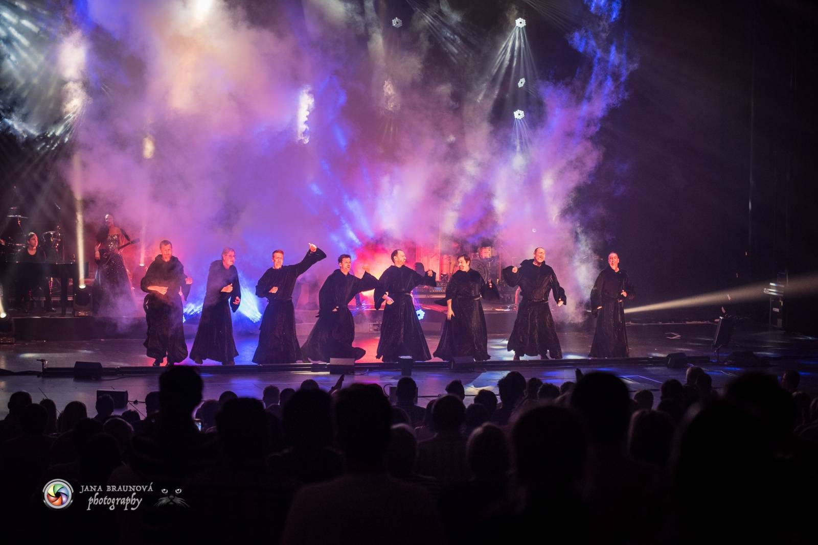 Gregorian ohromili svými chorály a světelnou show Prahu