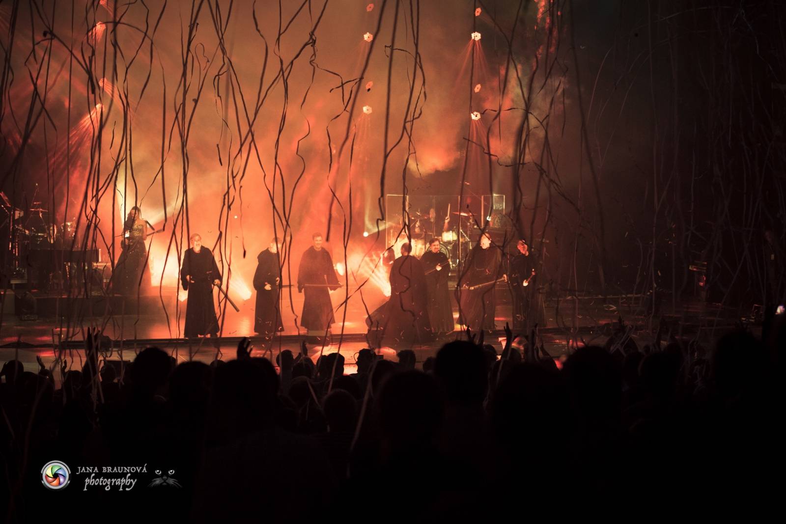 Gregorian ohromili svými chorály a světelnou show Prahu