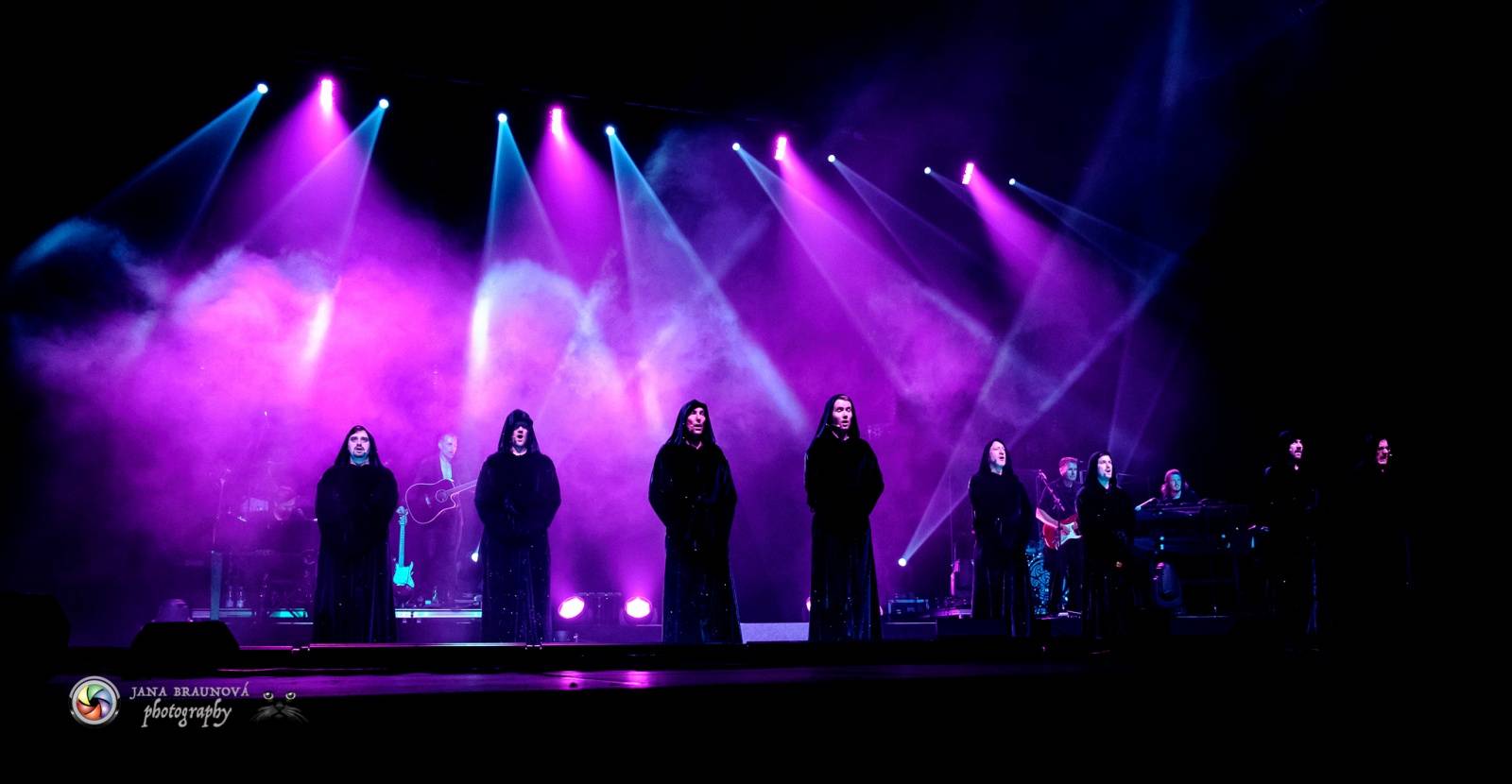 Gregorian ohromili svými chorály a světelnou show Prahu