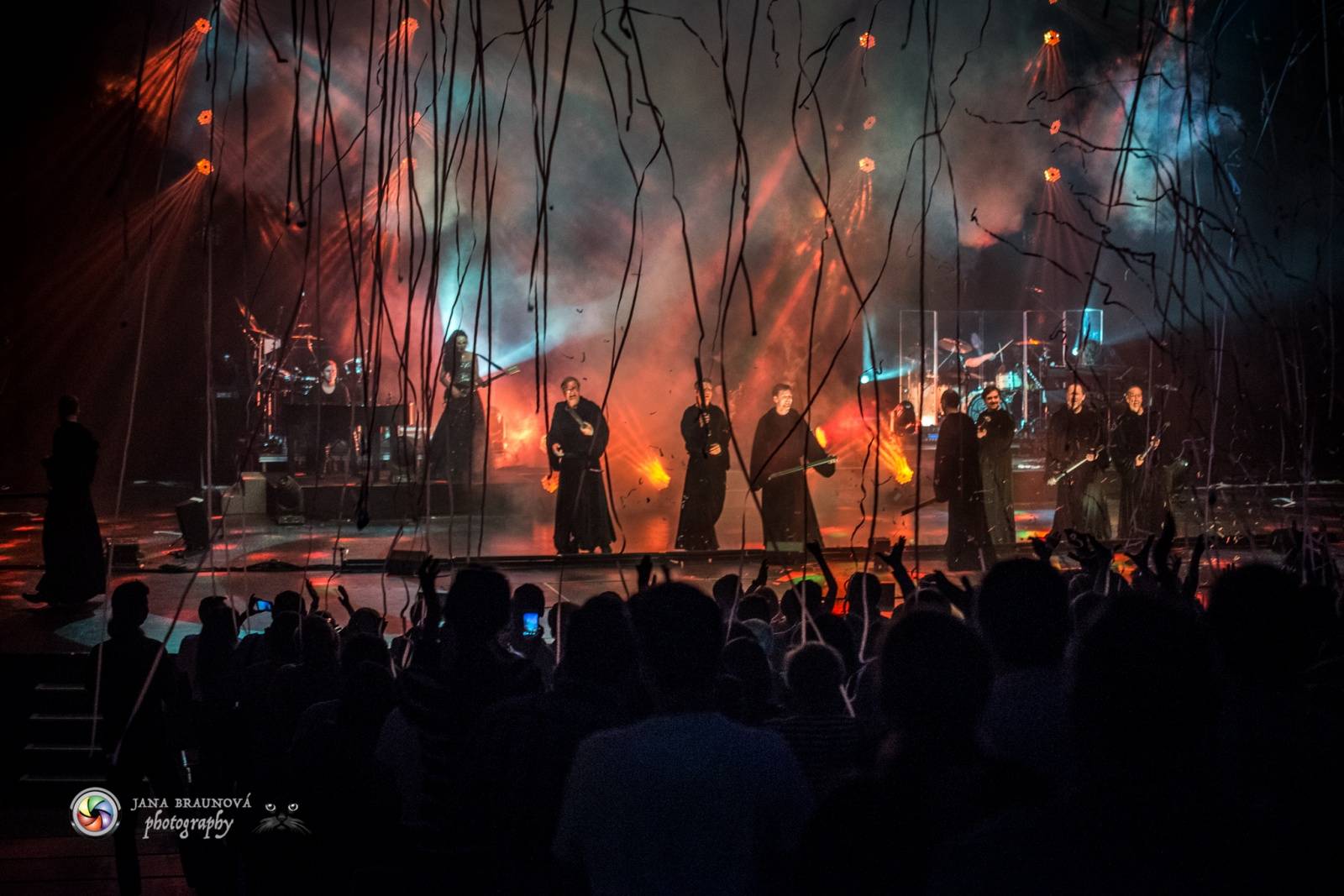 Gregorian ohromili svými chorály a světelnou show Prahu