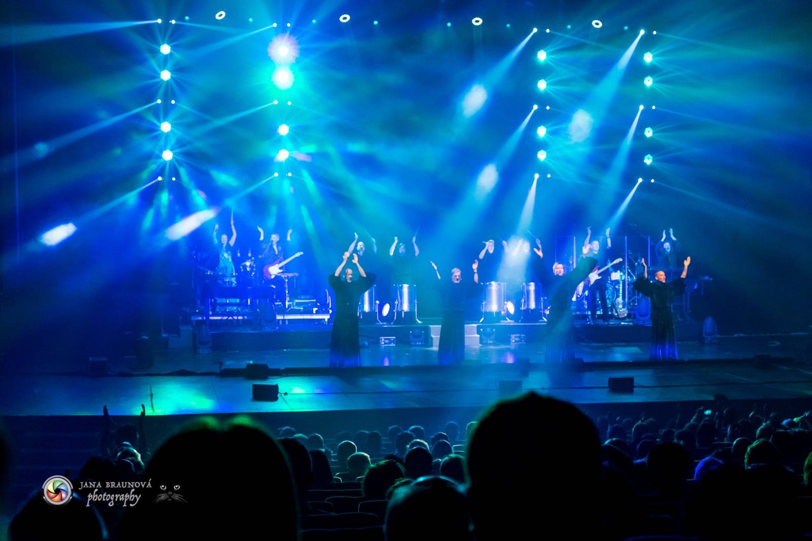 Gregorian ohromili svými chorály a světelnou show Prahu