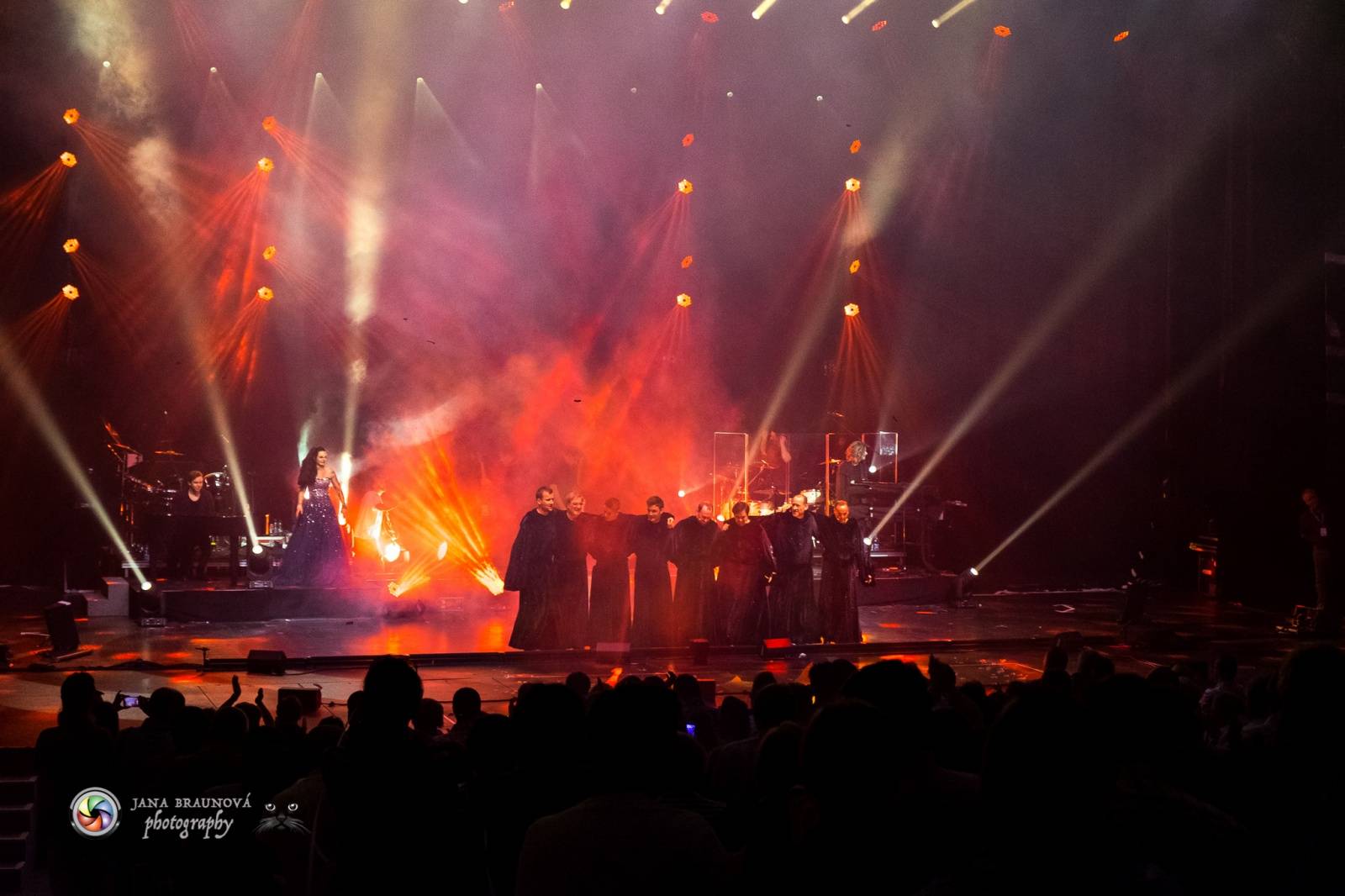 Gregorian ohromili svými chorály a světelnou show Prahu