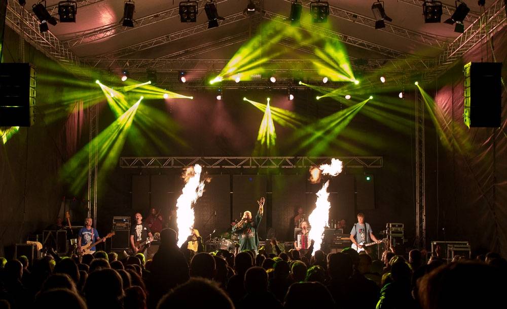 Tři sestry open air v Litvínově: Lou Fanánek Hagen mezi ohni