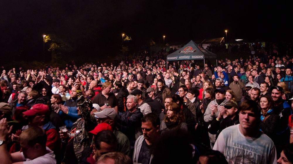 Tři sestry open air v Litvínově: Lou Fanánek Hagen mezi ohni