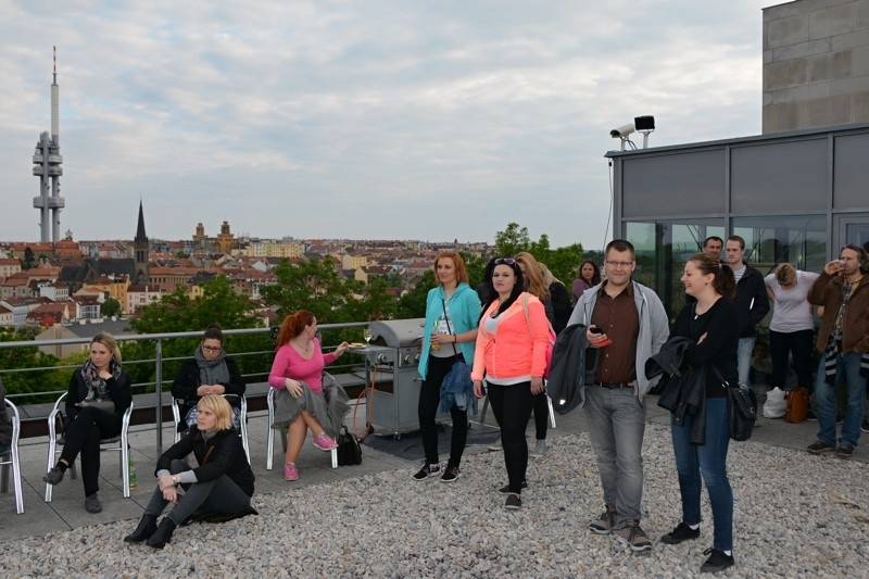 O5 a Radeček Na střechách: v pražském Vítkově vládla pohoda, podpořil ji i Pokáč