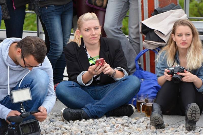 O5 a Radeček Na střechách: v pražském Vítkově vládla pohoda, podpořil ji i Pokáč