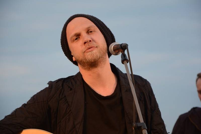 O5 a Radeček Na střechách: v pražském Vítkově vládla pohoda, podpořil ji i Pokáč