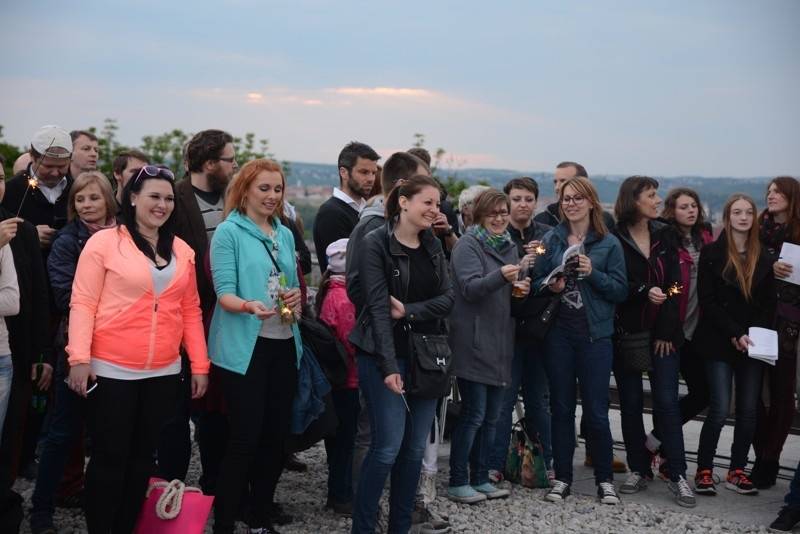 O5 a Radeček Na střechách: v pražském Vítkově vládla pohoda, podpořil ji i Pokáč