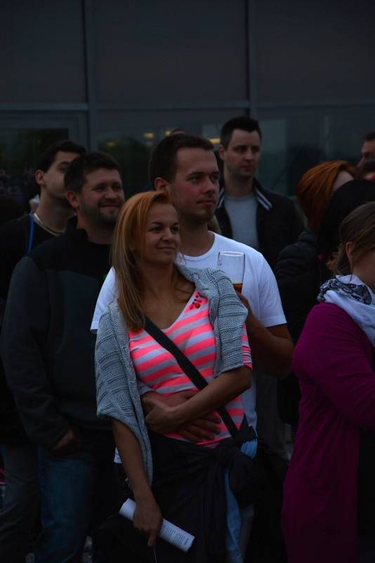 O5 a Radeček Na střechách: v pražském Vítkově vládla pohoda, podpořil ji i Pokáč