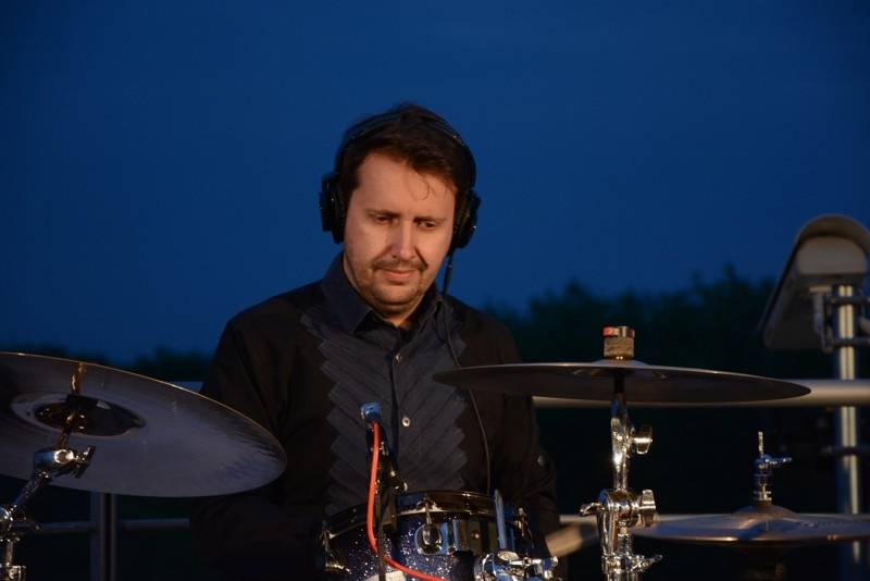 O5 a Radeček Na střechách: v pražském Vítkově vládla pohoda, podpořil ji i Pokáč