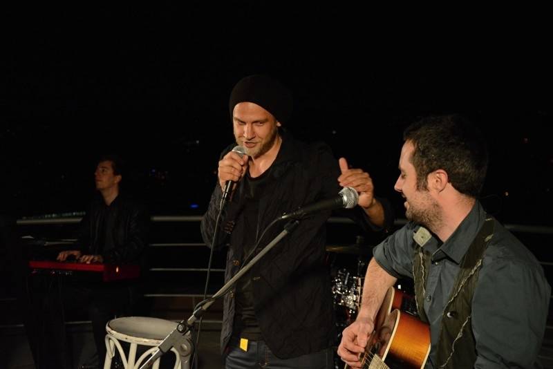 O5 a Radeček Na střechách: v pražském Vítkově vládla pohoda, podpořil ji i Pokáč