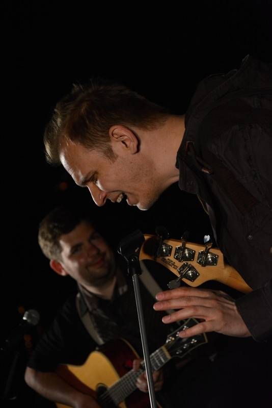 O5 a Radeček Na střechách: v pražském Vítkově vládla pohoda, podpořil ji i Pokáč