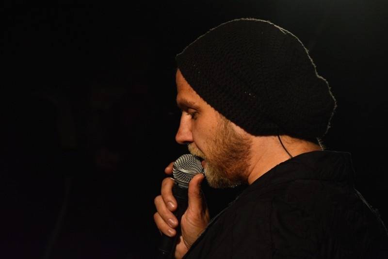 O5 a Radeček Na střechách: v pražském Vítkově vládla pohoda, podpořil ji i Pokáč