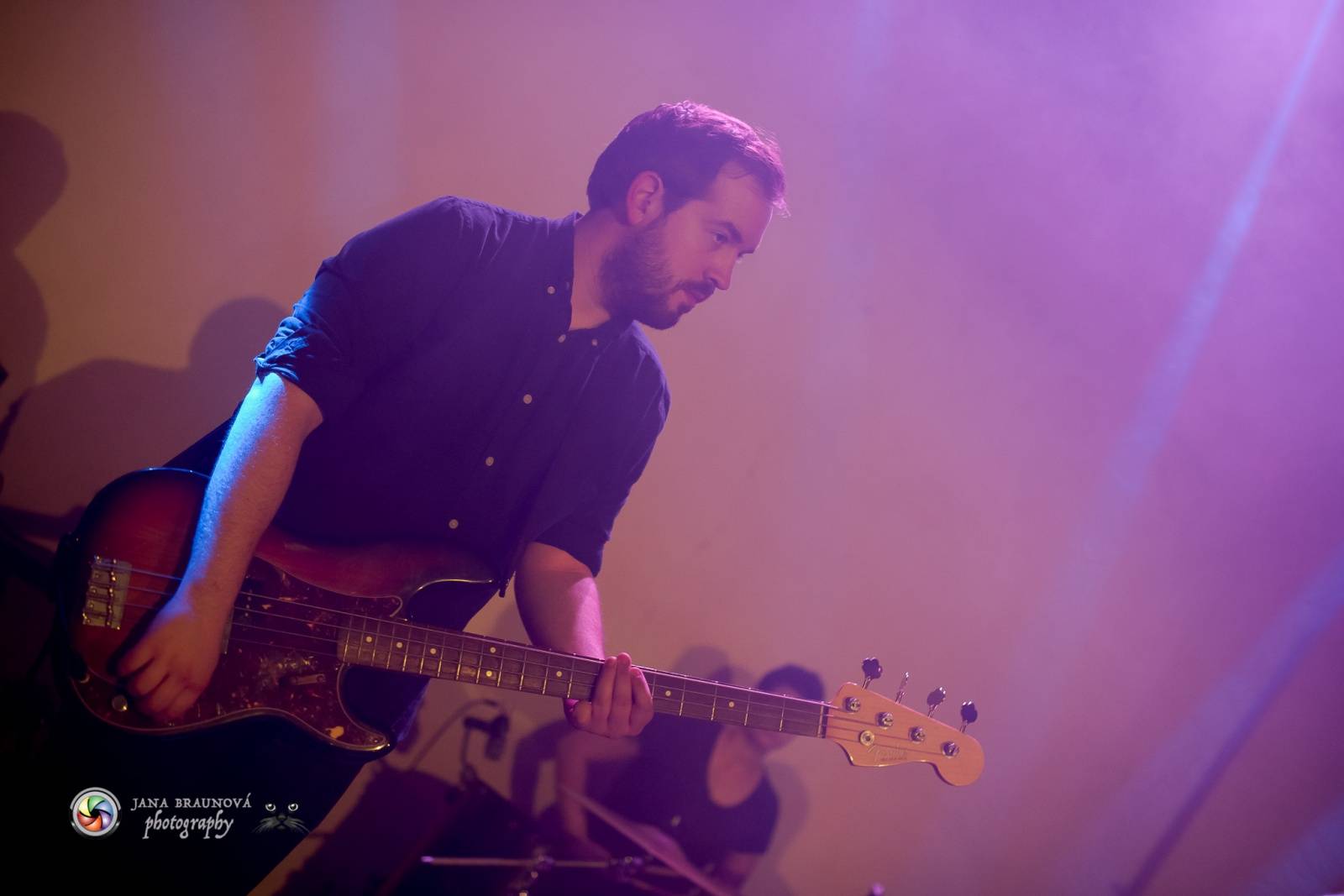 Laura Stevenson zahalila plzeňskou Papírnu kouřem