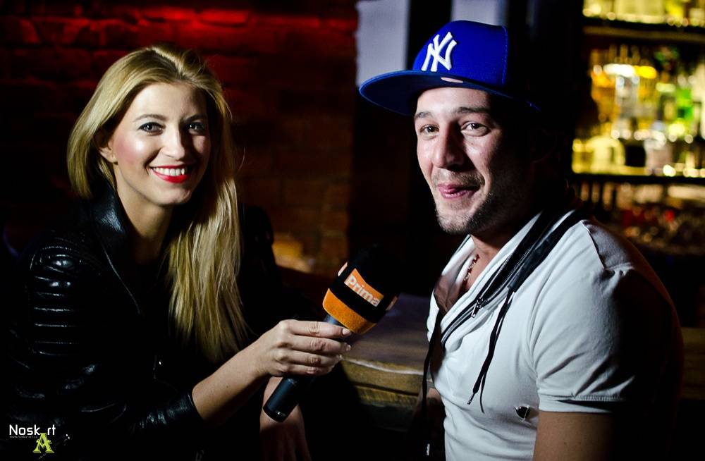 Party v Praze: Sámer Issa, Martina Balogová, Leona Gyöngyosi a Jan Bendig