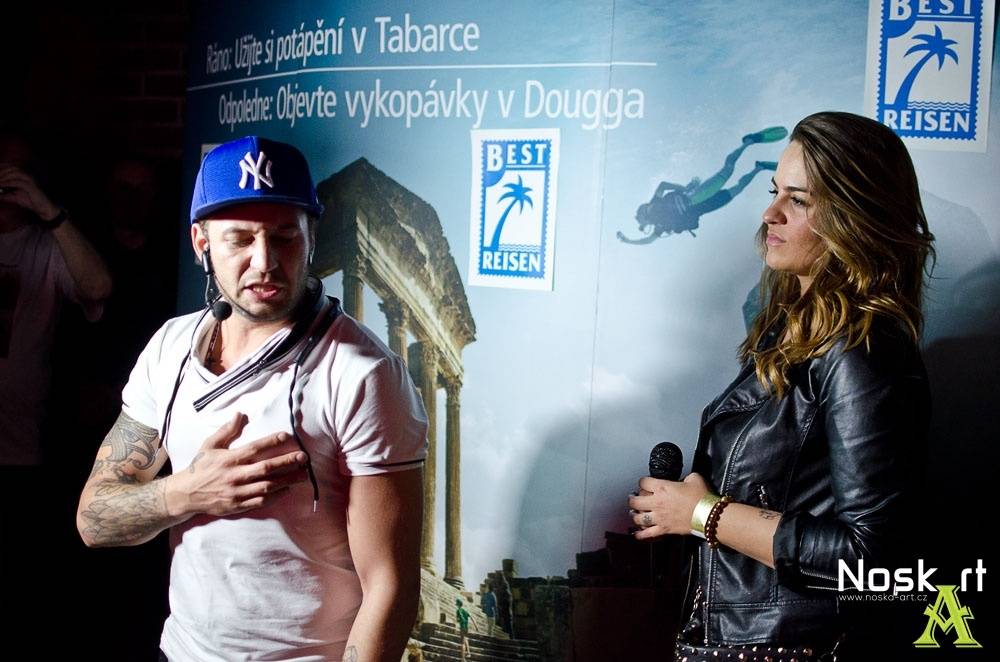 Party v Praze: Sámer Issa, Martina Balogová, Leona Gyöngyosi a Jan Bendig