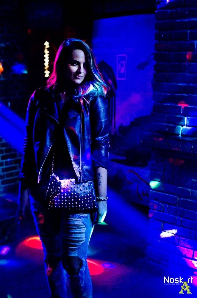 Party v Praze: Sámer Issa, Martina Balogová, Leona Gyöngyosi a Jan Bendig