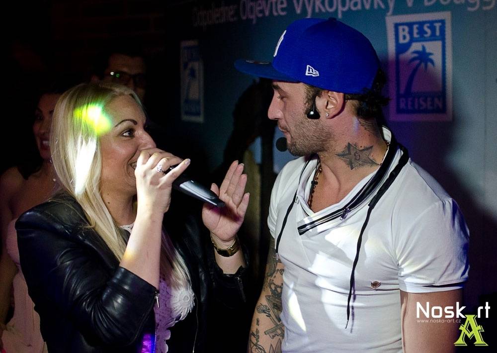 Party v Praze: Sámer Issa, Martina Balogová, Leona Gyöngyosi a Jan Bendig