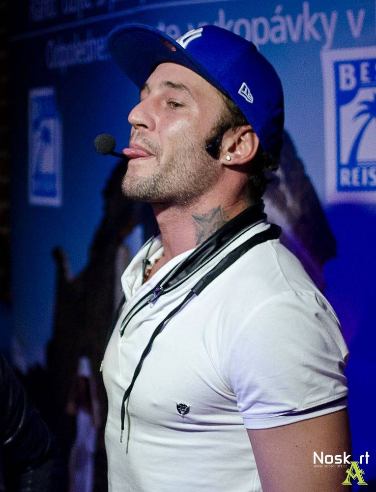 Party v Praze: Sámer Issa, Martina Balogová, Leona Gyöngyosi a Jan Bendig