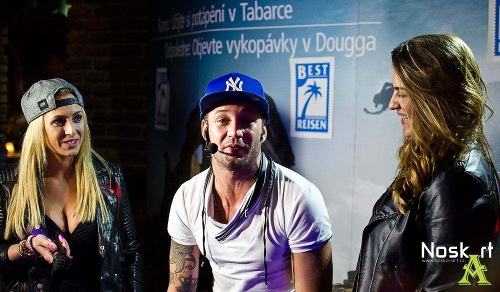 Party v Praze: Sámer Issa, Martina Balogová, Leona Gyöngyosi a Jan Bendig