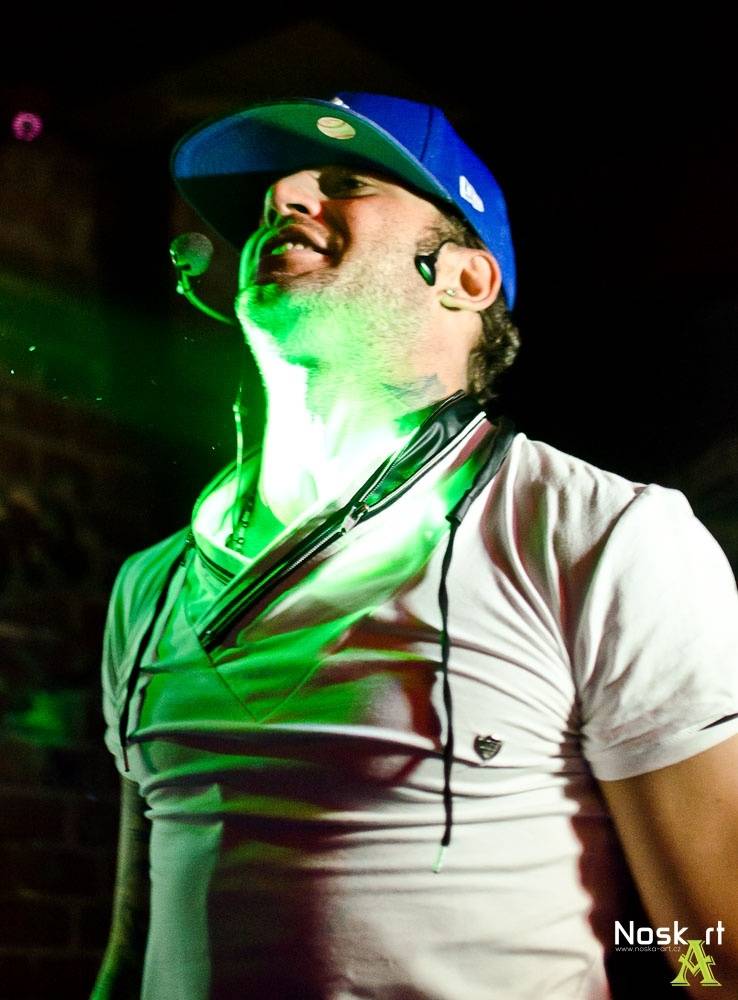 Party v Praze: Sámer Issa, Martina Balogová, Leona Gyöngyosi a Jan Bendig