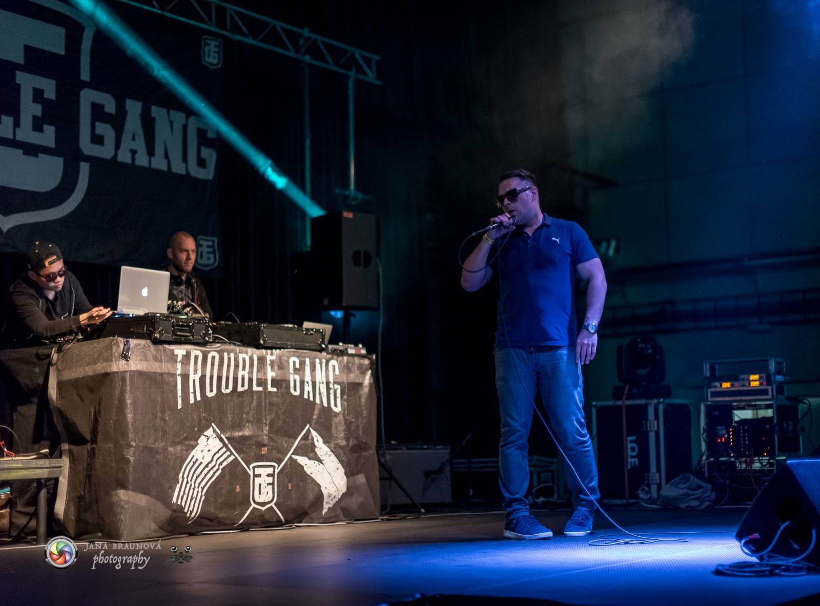 Marpo a Troublegang v Plzni: skákající fanoušci, přetlačování s ochrankou a divoká show