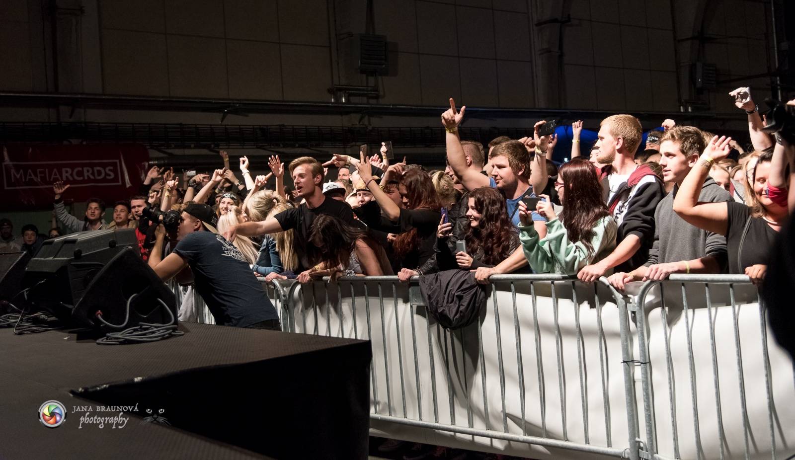 Marpo a Troublegang v Plzni: skákající fanoušci, přetlačování s ochrankou a divoká show