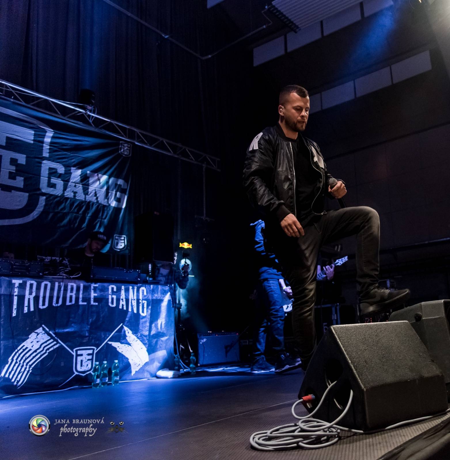 Marpo a Troublegang v Plzni: skákající fanoušci, přetlačování s ochrankou a divoká show