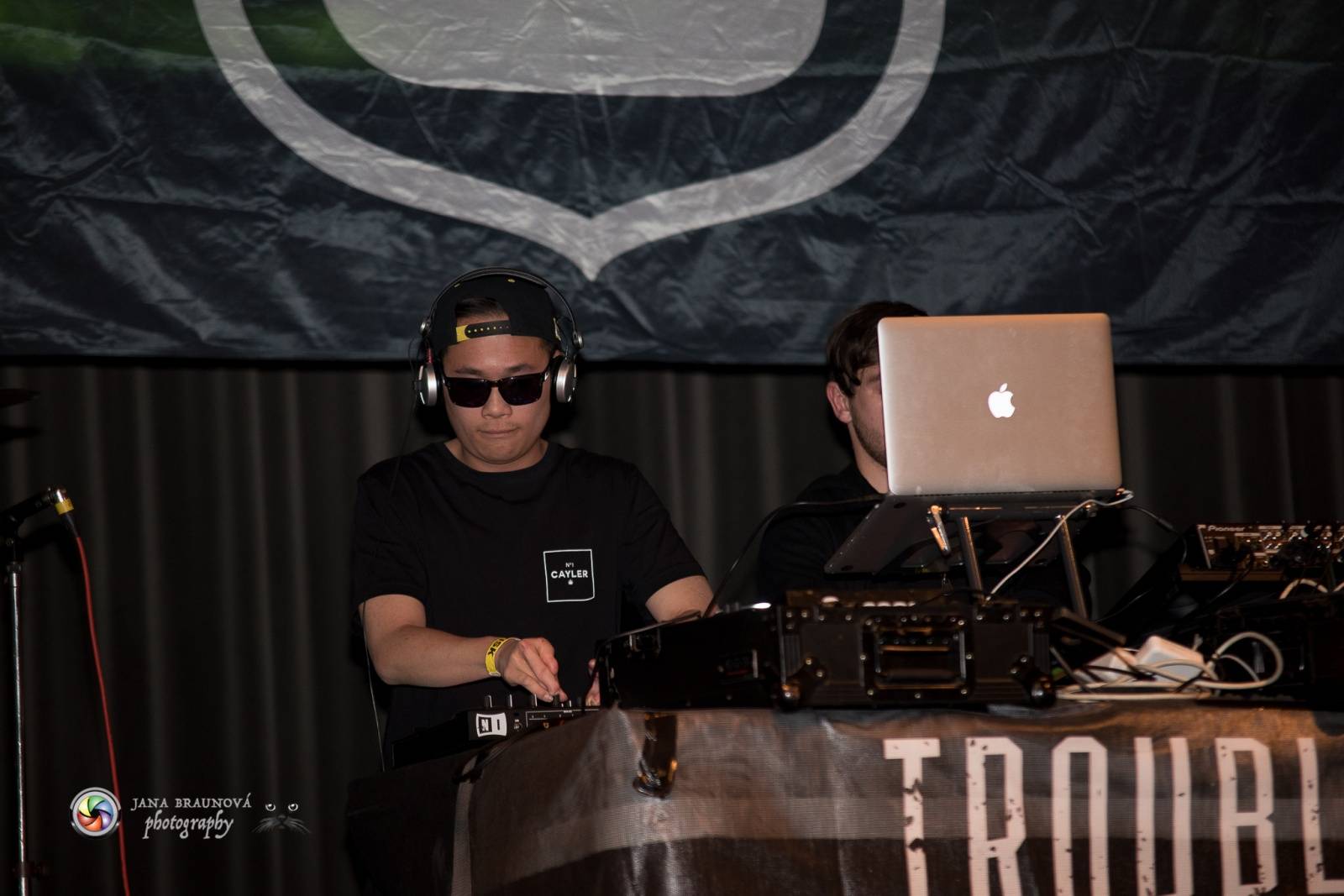 Marpo a Troublegang v Plzni: skákající fanoušci, přetlačování s ochrankou a divoká show