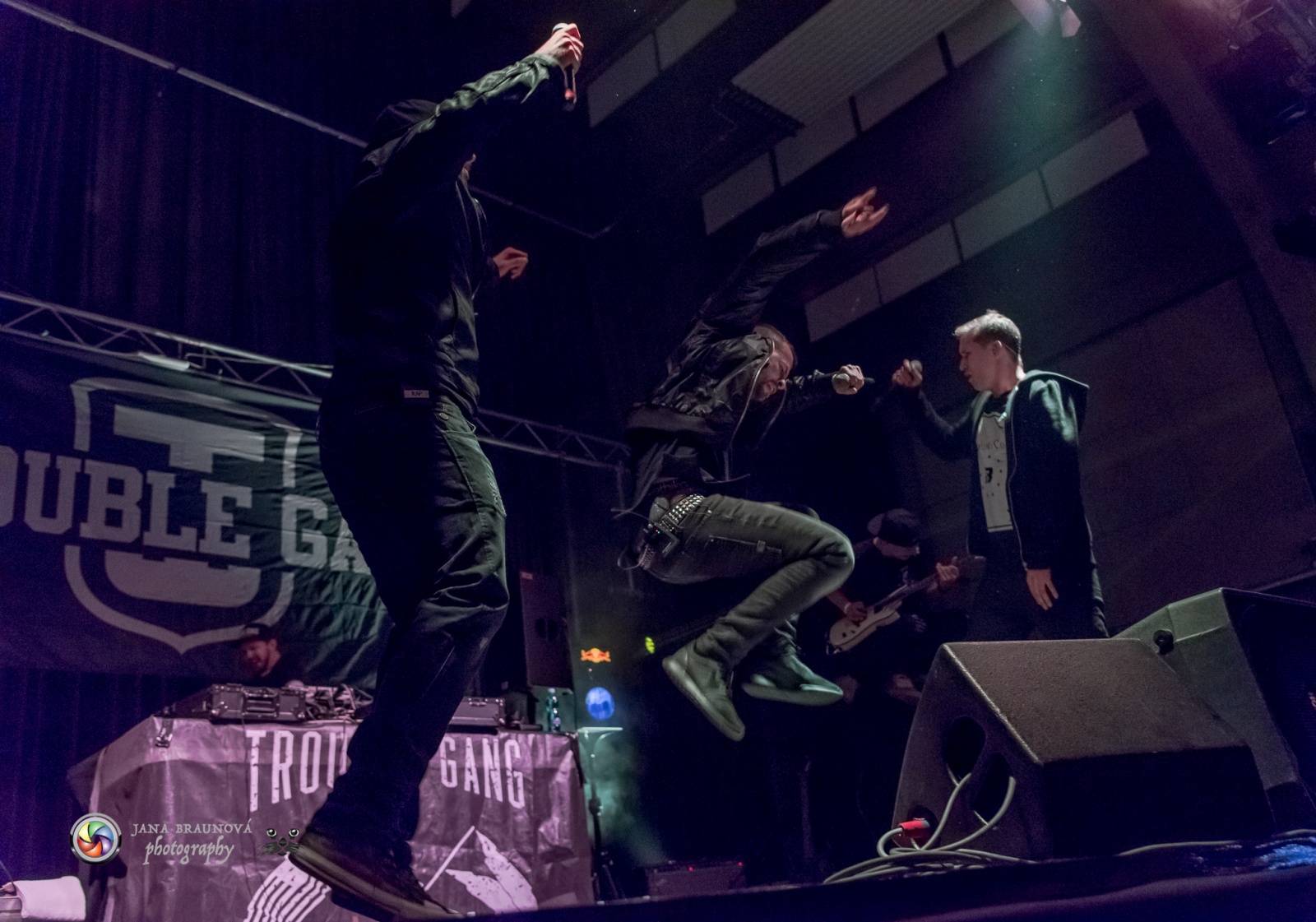 Marpo a Troublegang v Plzni: skákající fanoušci, přetlačování s ochrankou a divoká show