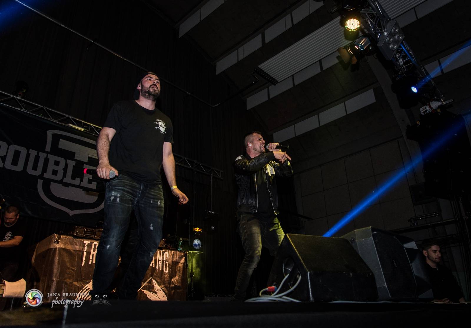 Marpo a Troublegang v Plzni: skákající fanoušci, přetlačování s ochrankou a divoká show